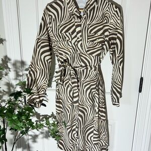J. McLaughlin Brown and White Patterned Long Sleeve Dress